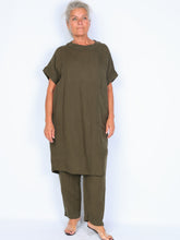 Some dress with round neck and pocket